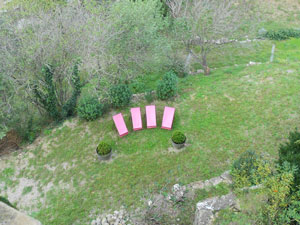 jardins quelques chaises longues pour paresser le roc sur l'orbieu 11 Aude