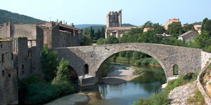 photo pont vieux à Lagrasse Activités Location de vacances Gîtes dans les Corbières Le Roc sur l'Orbieu