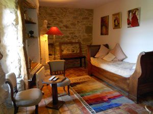 salon-de-la-suite-avec-terrasse le salon attenant à la chambre d'hôtes Lau Pallo a Pan la Narbonnaise 11 Aude