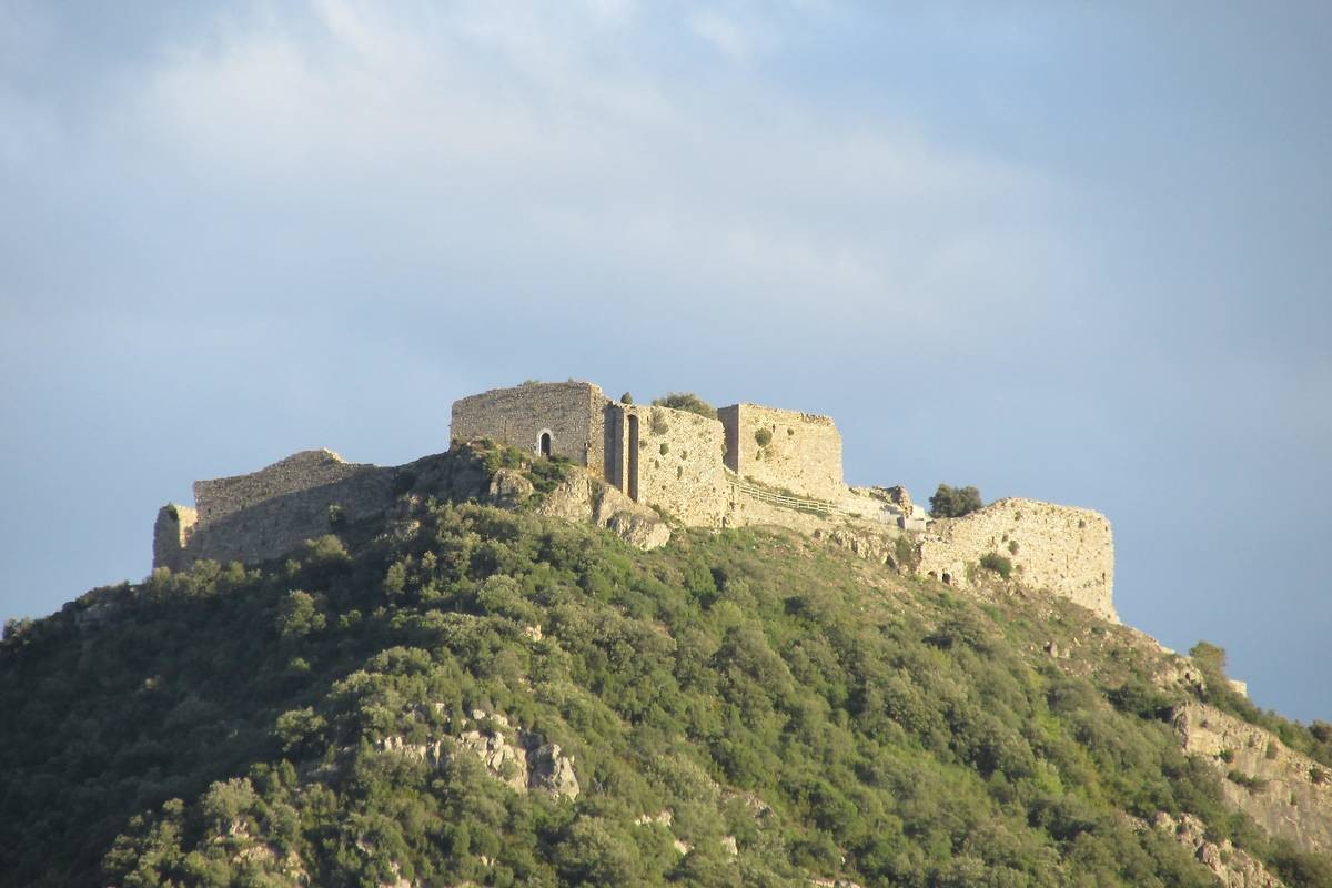 chateau de Termes Location de vacances Gîtes autour de Termes Le Roc sur l'Orbieu