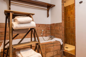 salle-de-bain-le-roc-sur-l’orbieu-location-vacances-entre-Carcassonne-et-Narbonne salle-de-bain-le-roc-sur-lorbieu-entre-Carcassonne-et-Narbonne